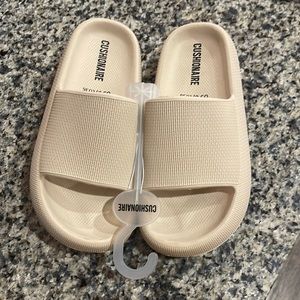 Cushionaire Sandals (new with tags)